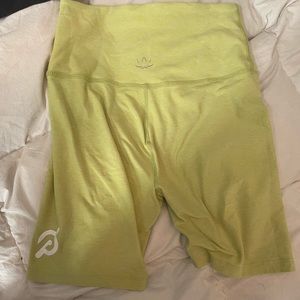 Peloton / Beyond Yoga Biker shorts - lime green - size medium. Worn once